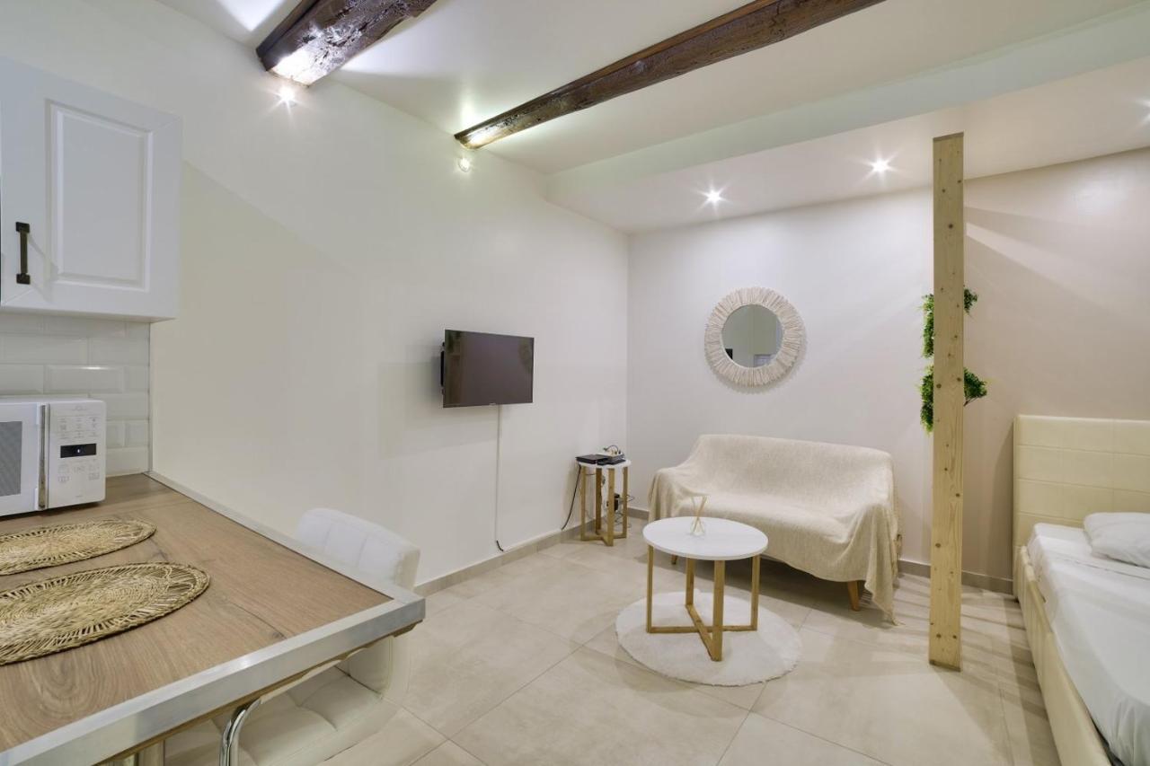 Superb Flat Near The Beach In 昂蒂布 外观 照片