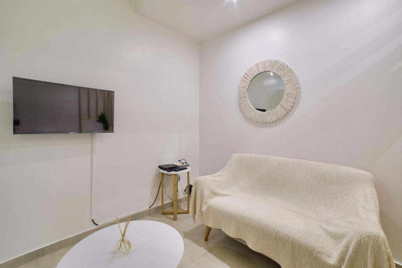 Superb Flat Near The Beach In 昂蒂布 外观 照片